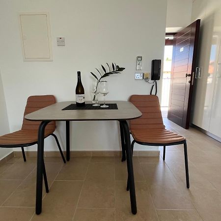 Papho'S Mare Apts Paphos Bagian luar foto