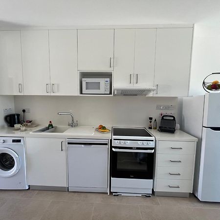 Papho'S Mare Apts Paphos Bagian luar foto