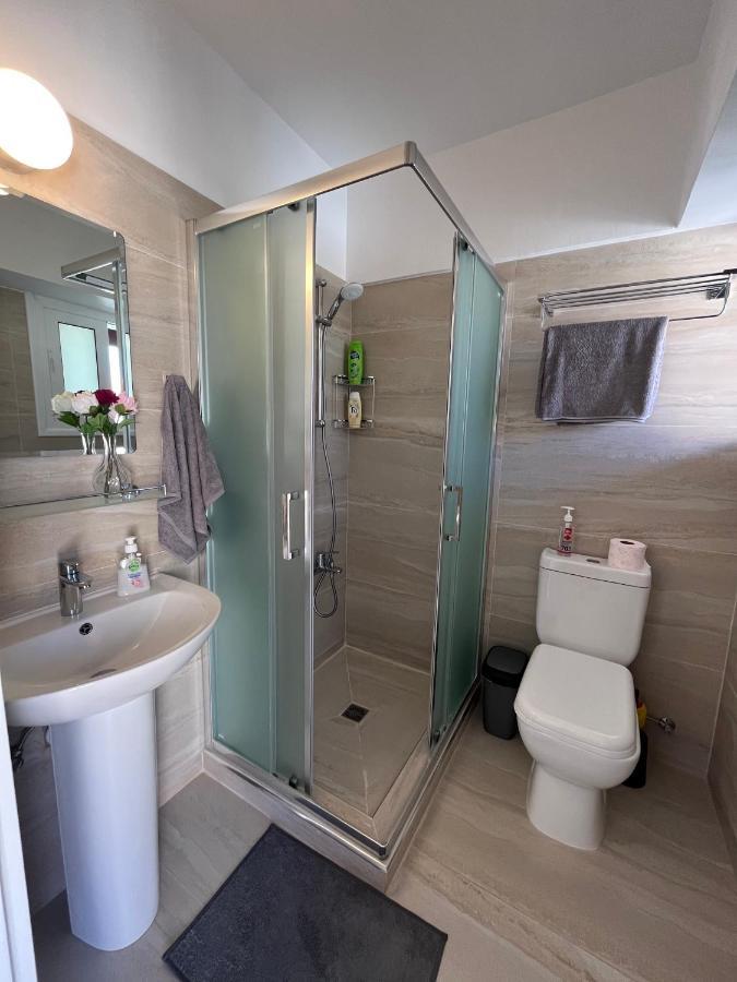 Papho'S Mare Apts Paphos Bagian luar foto