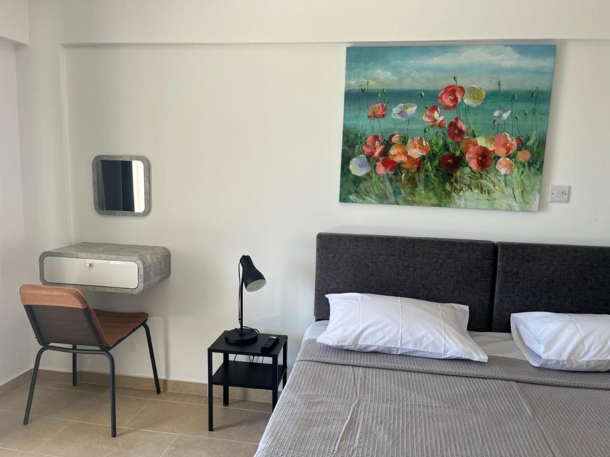 Papho'S Mare Apts Paphos Bagian luar foto
