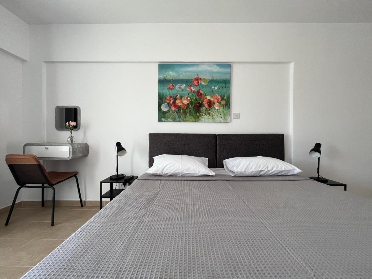 Papho'S Mare Apts Paphos Bagian luar foto