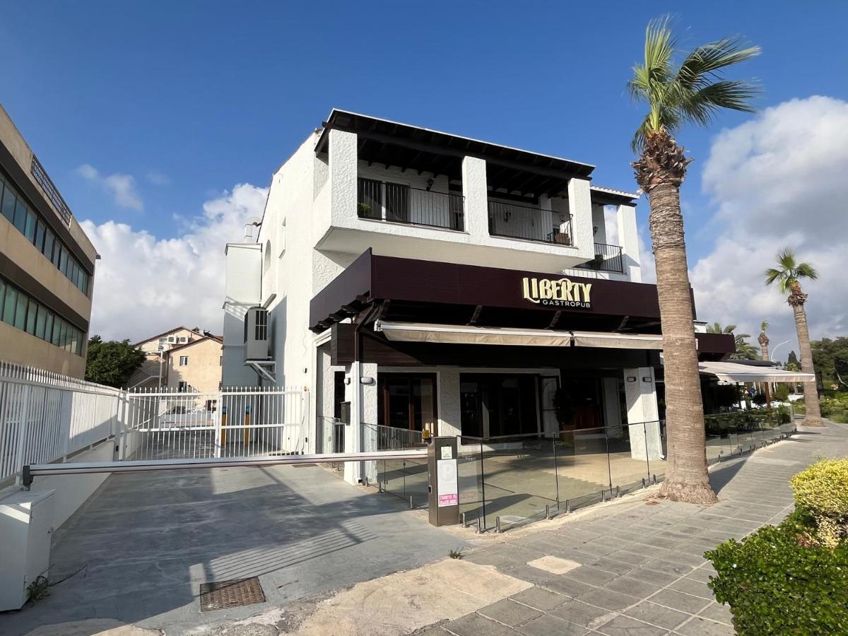 Papho'S Mare Apts Paphos Bagian luar foto